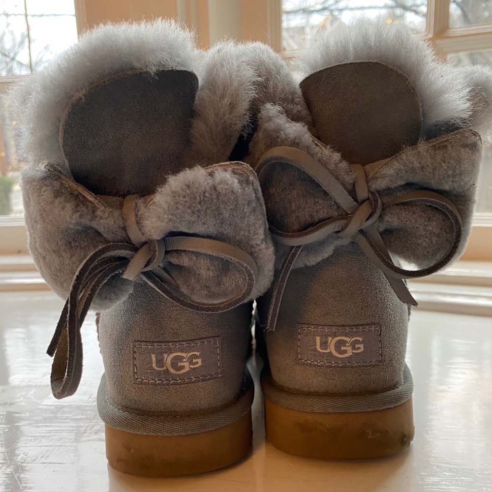 Ugg Mini Bailey Bow II Boots - Sz 7 Like New
